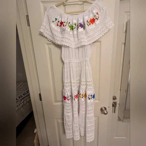 NEW! Beautiful White Dress From Mexico! Size S/M - Picture 2 of 8